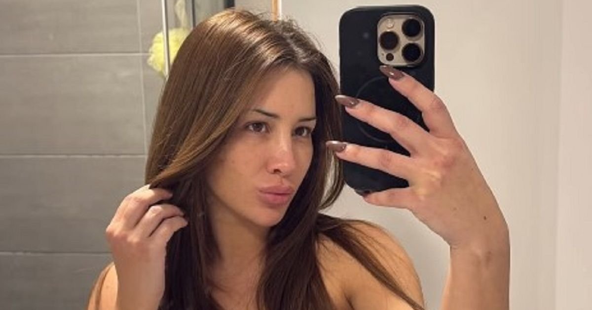 Samo peškir na Tei: Pevačica provocira u brutalnom izdanju, a na licu nema ni gram šminke