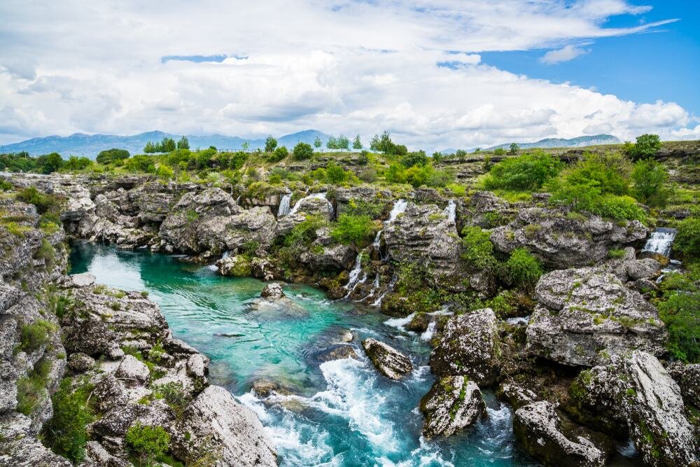 CRNA GORA TRAGA ZA HEROJEM Spasio dete iz ledene reke, pa mu se izgubio trag: "Ako ste danas bili ovde..."