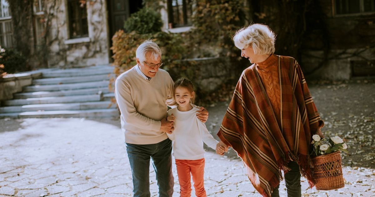 Ovih 6 osobina dete može da nasledi od dede po majci: Jedna je vrlo neobična