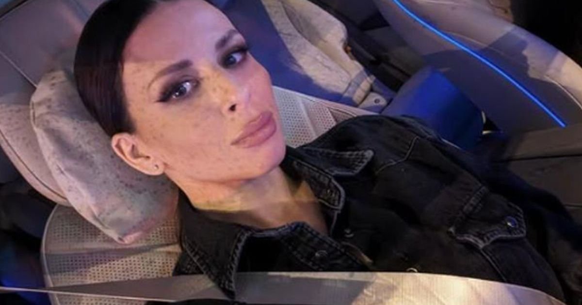 Ana Sević ima vozni park vredan 400.000 evra: Muž i ona poseduju OVE automobile, a vila im je cela u staklu