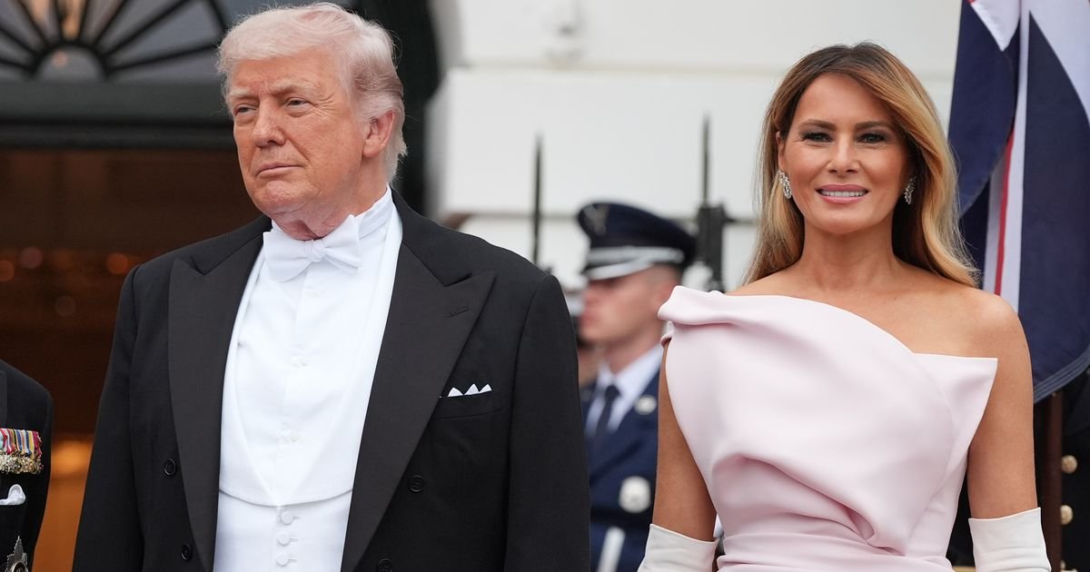 SNIMAK OBIŠAO SVET: Svi pričaju o neprijatnom trenutku Melanije i Donalda Trampa pred kamerama