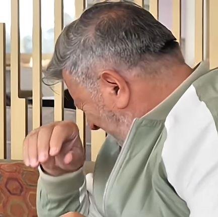 MORAO DA ČISTI WC I KAFANU POSLE NASTUPA: Danas je poznati pevač, živi u suvom luksuzu i ima vozni park! Jedan susret mu je promenio život: Zaradio sam MNOGO