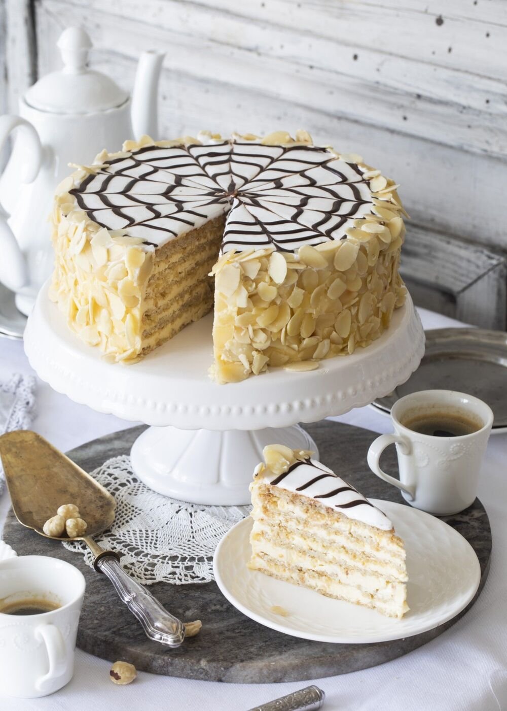 Jogurt torta za koju će vam tražiti recept: Nemoguće je pojesti samo jedno parče, svaki zalogaj se topi u ustima