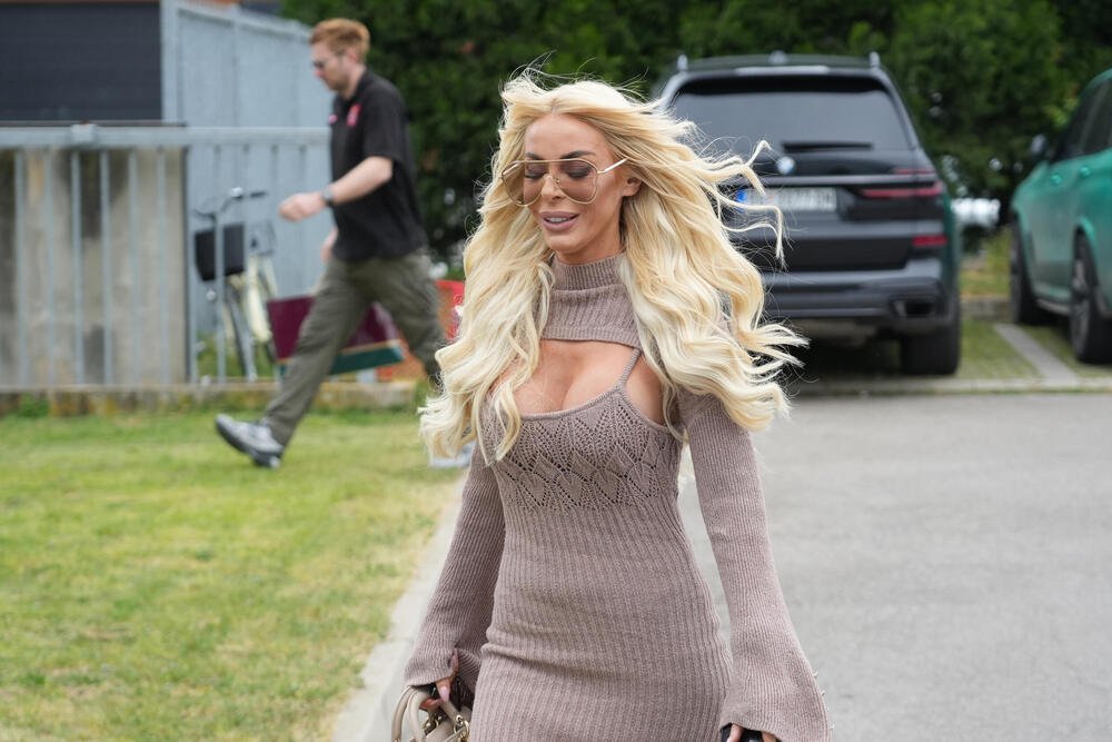 BUKTI RAT IZMEĐU VODITELJKE PINKA I OVOG ČOVEKA: Pred narodom joj odbrusio, pravi šok! "MORA MALO DA RADI NA..."