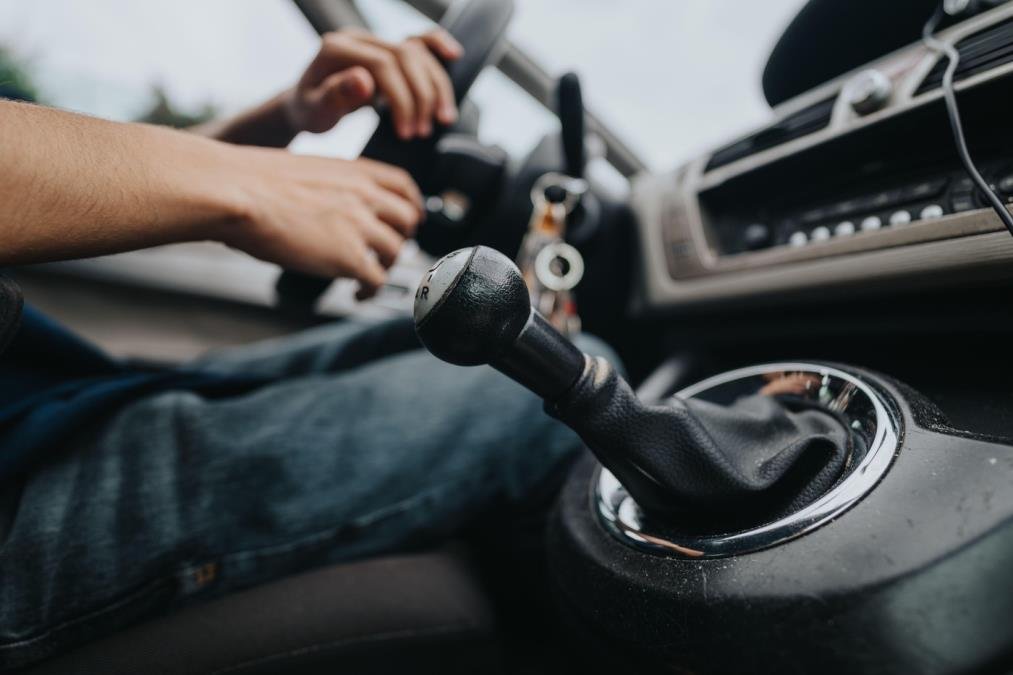 Može doneti ozbiljnu uštedu novca: Mnogi vozači ne znaju šta znači "E" oznaka na menjaču!