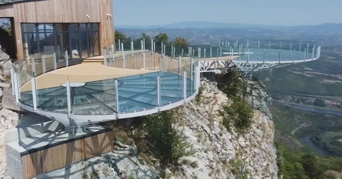 Potpuna obustava saobraćaja na putu ka vidikovcu na Kablaru