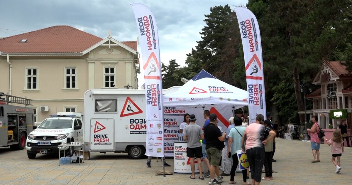 Karavan bezbednosti saobraćaja u Prokuplju, održana tribina za srednjoškolce