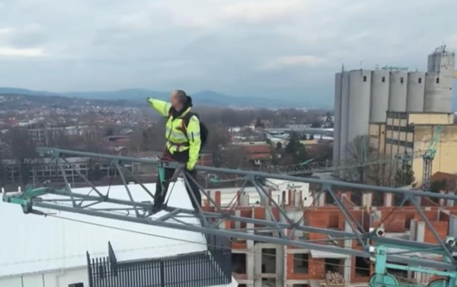 "OVAKAV ADRENALIN NE BIH MENJAO NI ZA ŠTA NA SVETU!" Upoznajte Radovana, gospodara visina - On radi tamo gde niko drugi ne bi smeo!