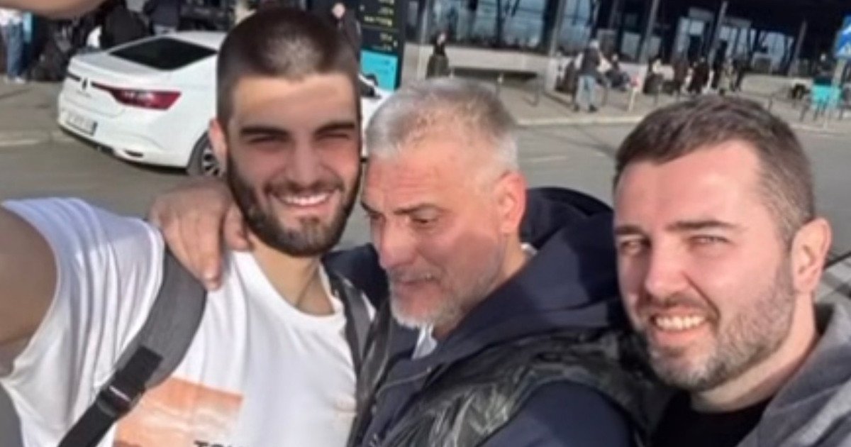 “Mihajla ćemo svi čuvati” Sin Čede Jovanovića iznenada stigao u Srbiju, političar se oglasio i van sebe je!