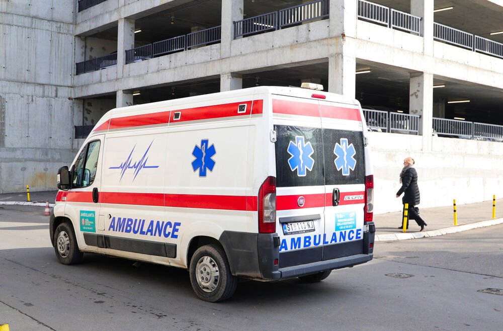 Povređen muškarac u saobraćajnoj nesreći: Hitna intervenisala 96 puta tokom noći