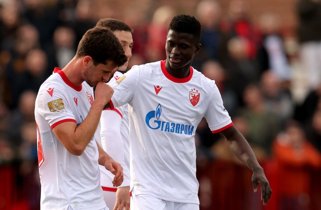 "SMESTILI SU ME U HOTEL, POGLEDAM KROZ PROZOR, A ONO PROLAZI 10 TENKOVA" Zvezdin fudbaler otvorio dušu kao nikada pre: Kako je ostao ŠOKIRAN po dolasku u Srbiju