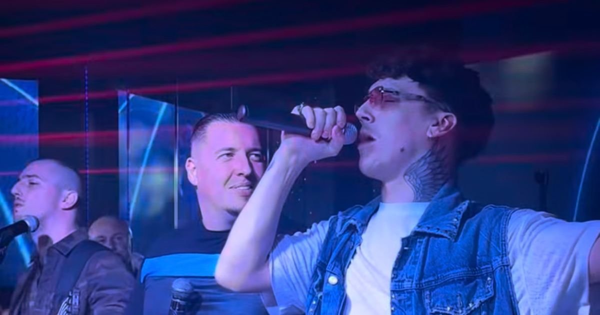 Naš pevač otkrio da boluje od retke i teške bolesti: Imao je ove simptome, a onda su mu otkazale noge