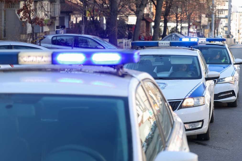 IZAŠAO IZ TAKSIJA, PA NAPAO VOZAČA IZ SUSEDNOG AUTOMOBILA: Uhapšen muškarac (49) na Novom Beogradu, evo šta mu se stavlja na teret