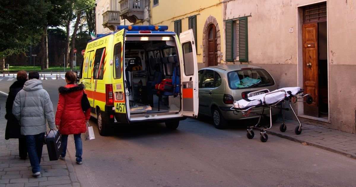 NEVEROVATNO! Hirurg na ulici operisao čoveka: Otvorio mu grudni koš i zašio srce za 7 minuta