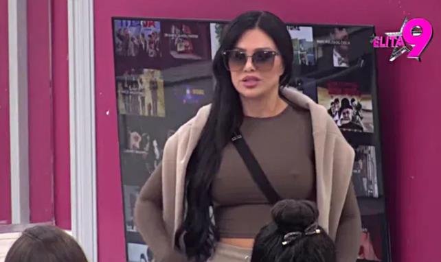 "NIJEDNA GA NE BI ŠTAPOM" Stanija Dobrojević iznela nove tvrdnje o Asminovim prevarama, pa se dotakla pevačice Sandre Afrike -Trebalo je da joj se urade zubi...