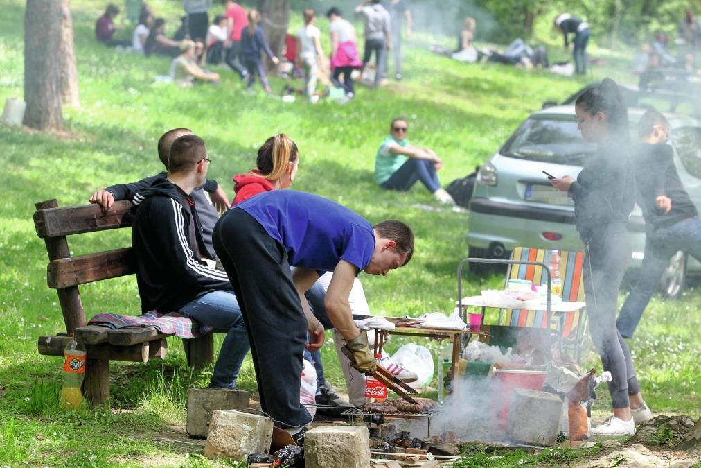 Spisak potrebnih stvari za Prvi maj u prirodi: Bez ovoga ne polazite na izlet, evo šta obavezno morate da imate kod sebe