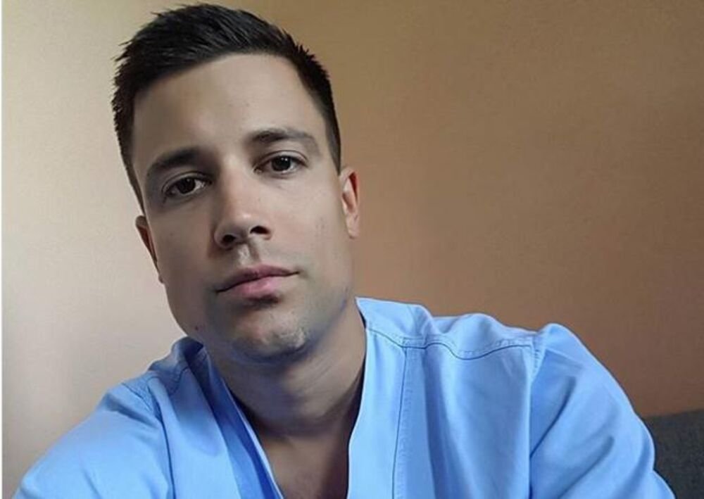 VASILIJE JE NAJZGODNIJI SRPSKI DOKTOR: Pre nekoliko godina je ZALUDEO CELU PLANETU, a evo kako sada izgleda (FOTO)