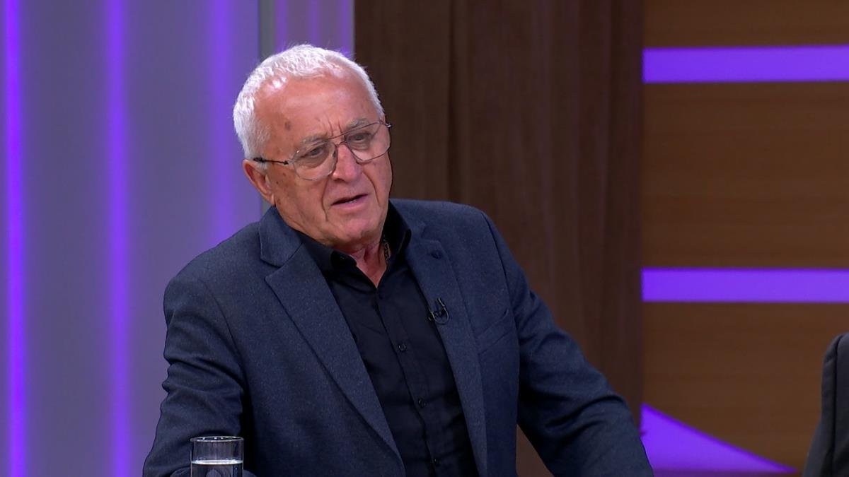 "BIĆEŠ UBIJEN I VRAĆEN U MRTVAČKOM SANDUKU, IMAŠ 24 H DA NAPUSTIŠ ZEMLJU" Eri Ojdaniću kolega slao jezive pretnje: Uzeo mu sve pare sa nastupa