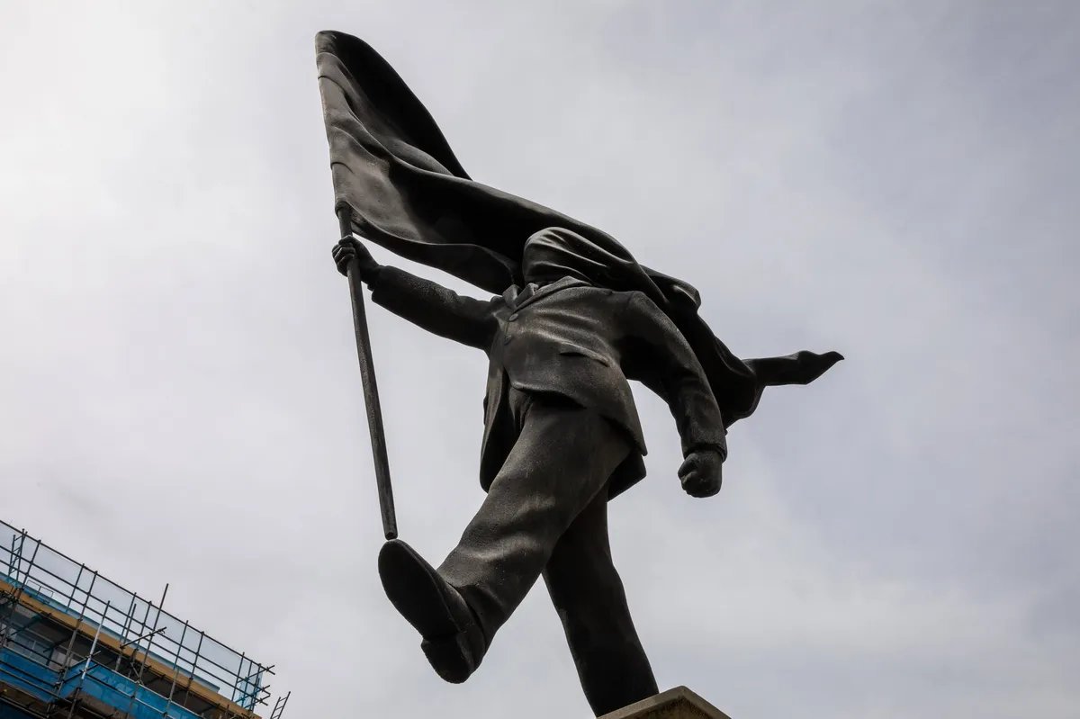 Neobična skulptura osvanula u Londonu: Svi misle da je Banksijeva