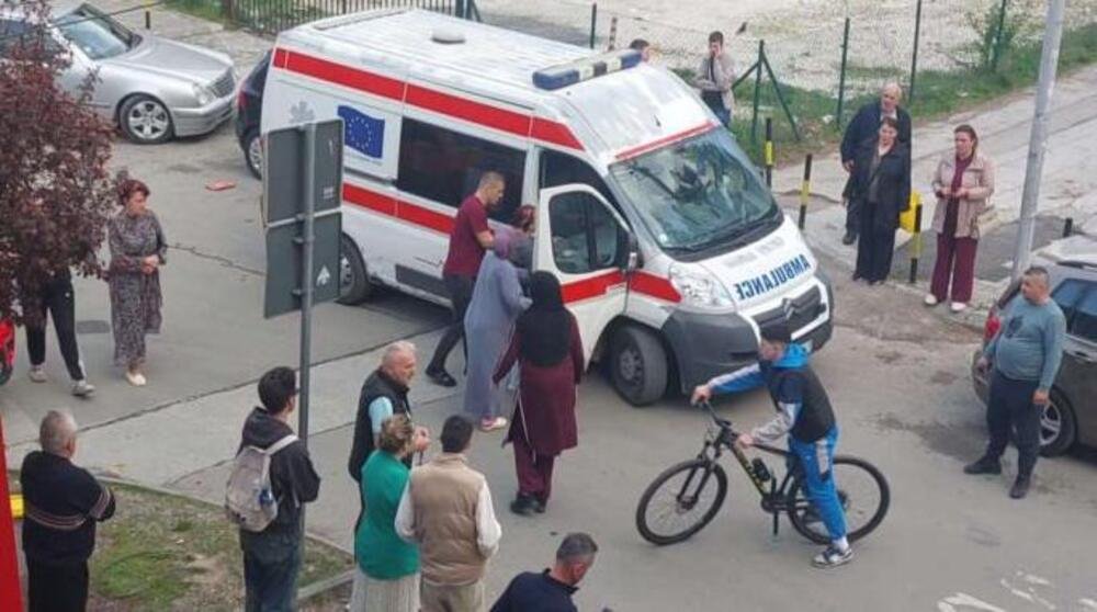 Drama ispred bolnice u Bijelom Polju: Mladić napao medicinskog tehničara, gurao ga i udarao pesnicama u glavu