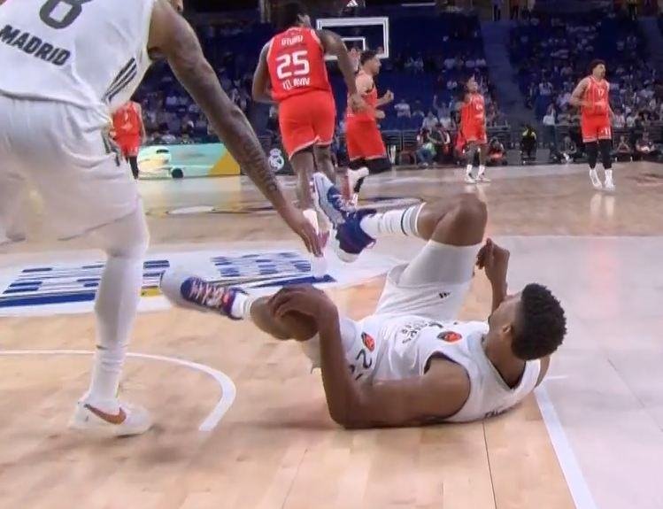 KATASTROFA U FINIŠU EVROLIGE! Čuveni as pao na teren, klub odmah objavio baš lošu vest