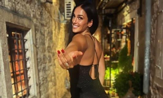 "POD TUŠEM KIDAM! KIDAM, ALI..." Zanosna Sara priznala šta bi volela da radi na terenu, pa otkrila čime bi šokirala svakoga!