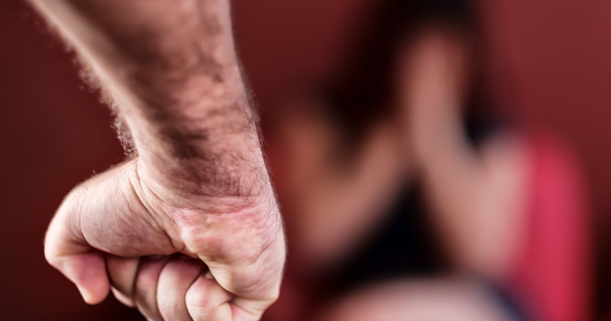 Tukao ženu naočigled maloletne dece: Poznati detalji jezivog nasilja u porodici u Zemunu