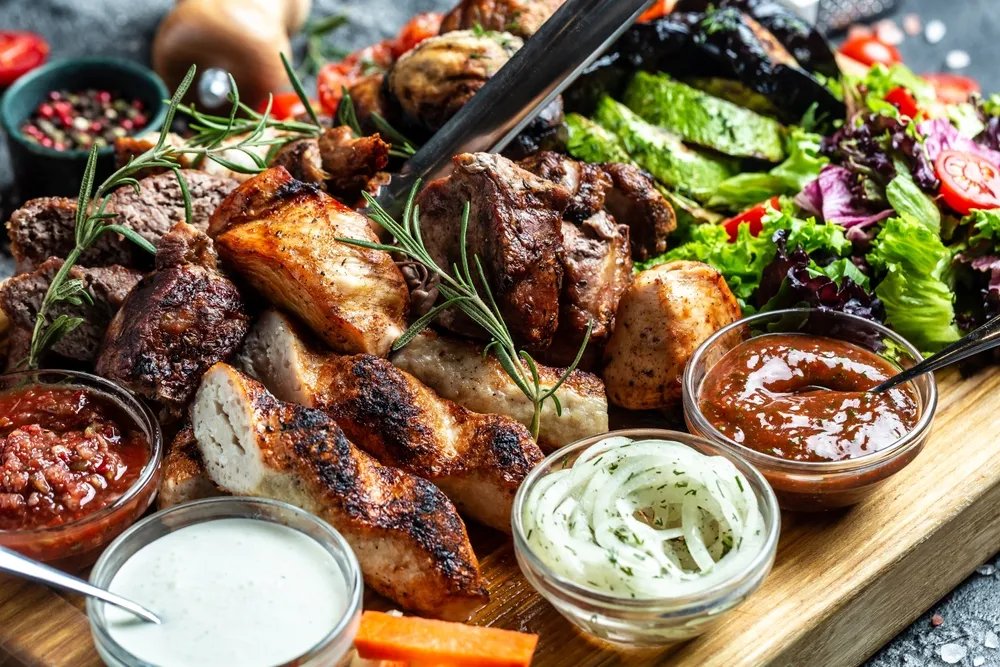 Tri salate koje se savršeno slažu uz roštilj