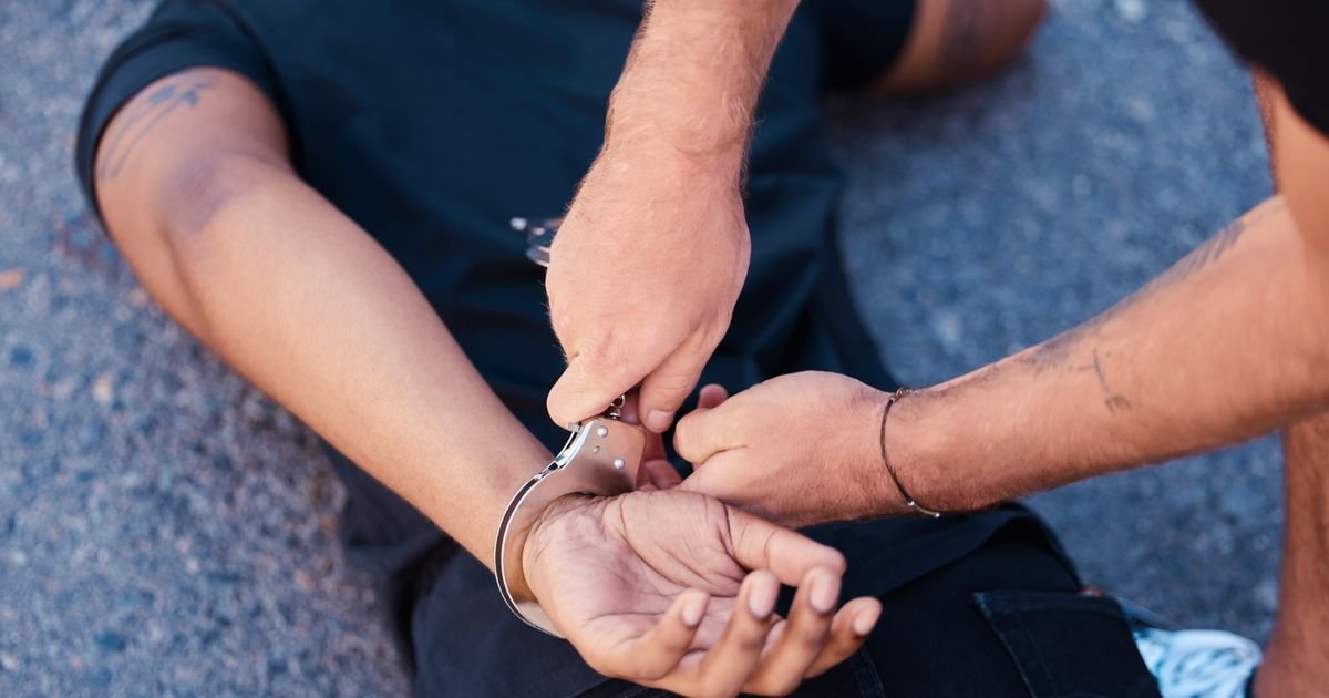 Tinejdžeri iz Niša ukrali automobil, pa ih sustigla policija: Jedan od lopova maloletan