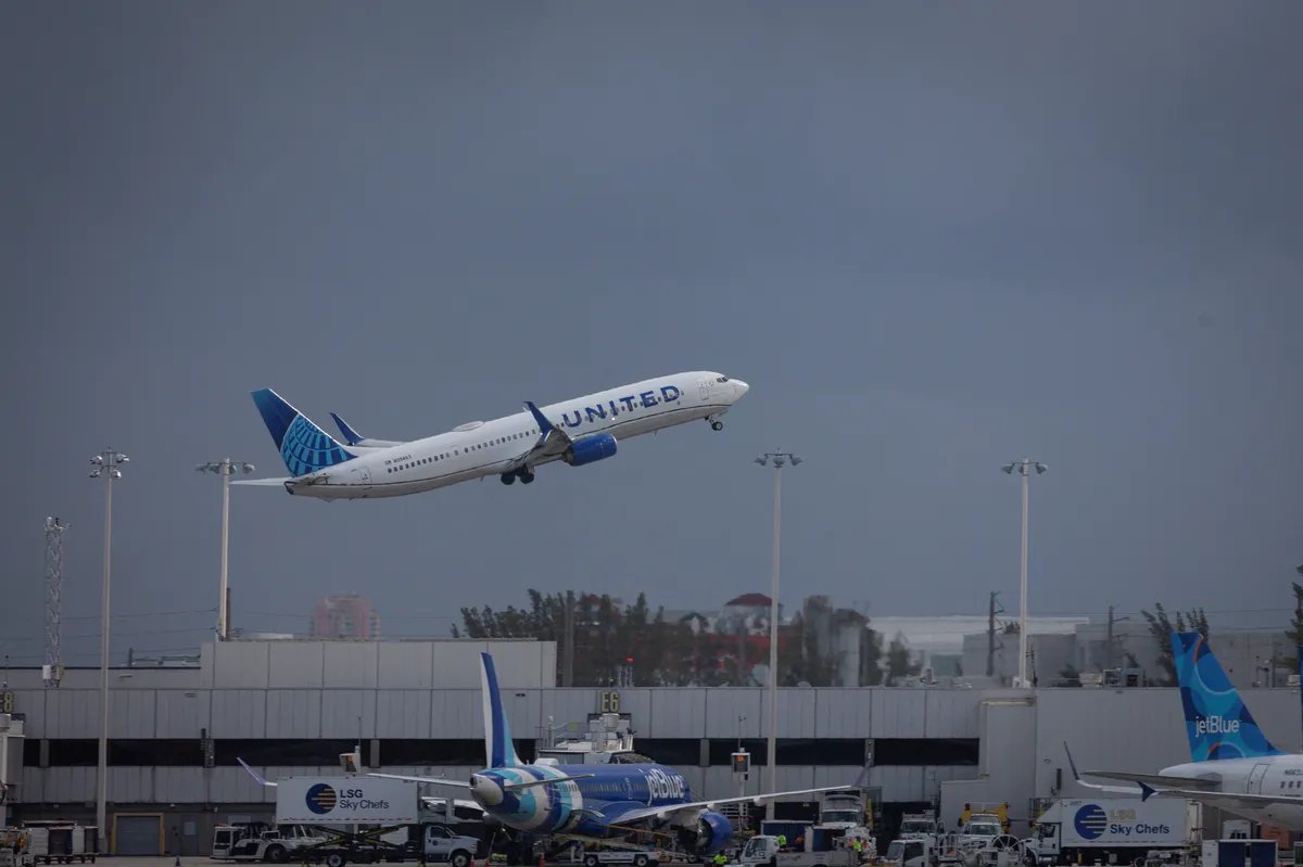 Dve osobe povređene prilikom prinudnog sletanja manjeg putničkog slovačkog aviona na Vlašiću