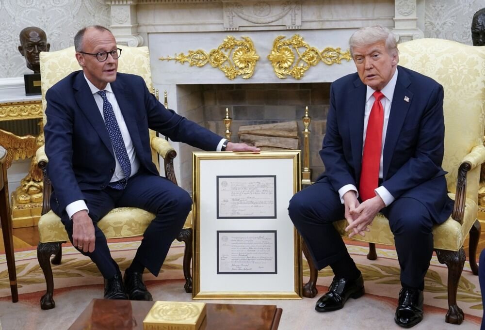 TRAMP BEZ DLAKE NA JEZIKU: Ljutito ODBRUSIO MERCU: "Neka gleda kako da srfedi svoju razvaljenu..."