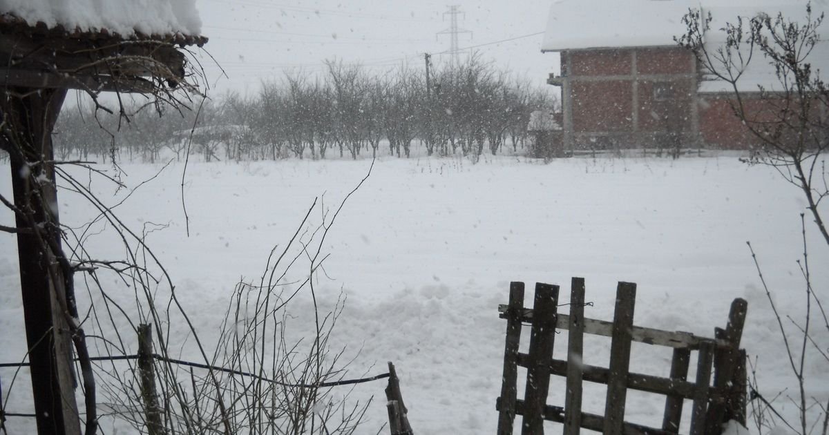 Zabelelo se i u ovom delu Srbije, snimak snega u aprilu šokirao sve: Pazite se, ovde se sutra očekuje MRAZ