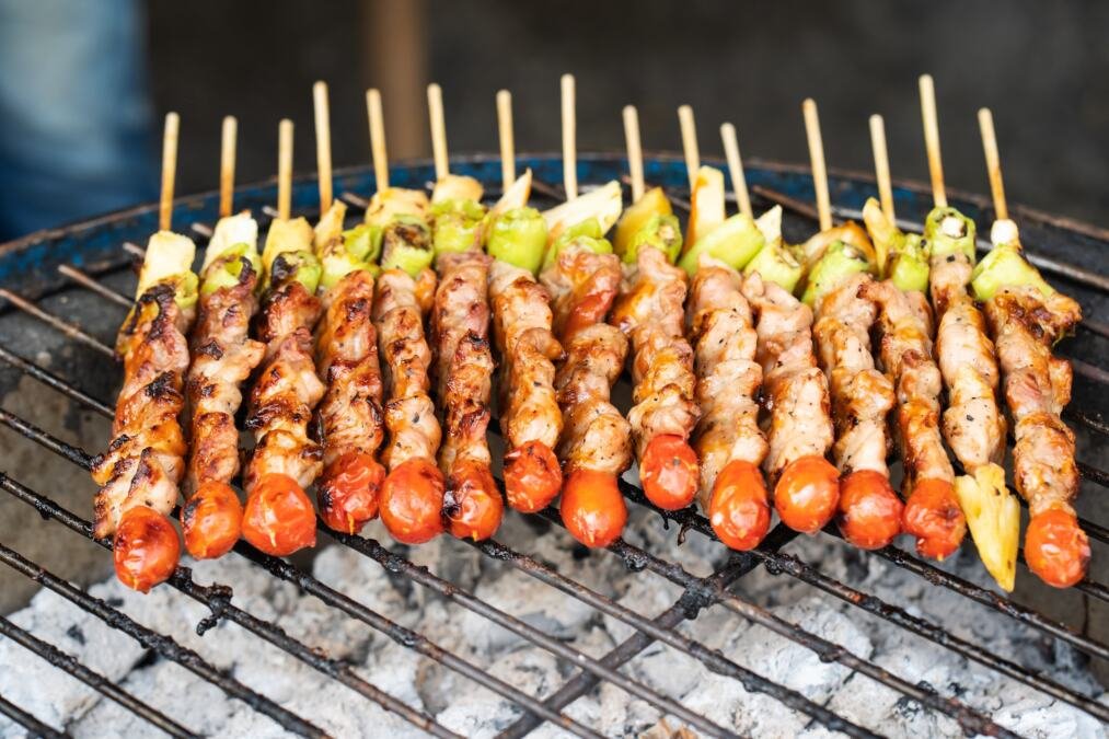 Nema bolje marinade za pileće ražnjiće: Mesu daje neverovatan ukus i mekoću, ovaj recept je zaista sve što vam treba!