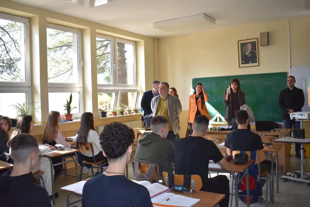 Ministarstvo preporučilo školama da ne ocenjuju đake od 4. do 8. maja