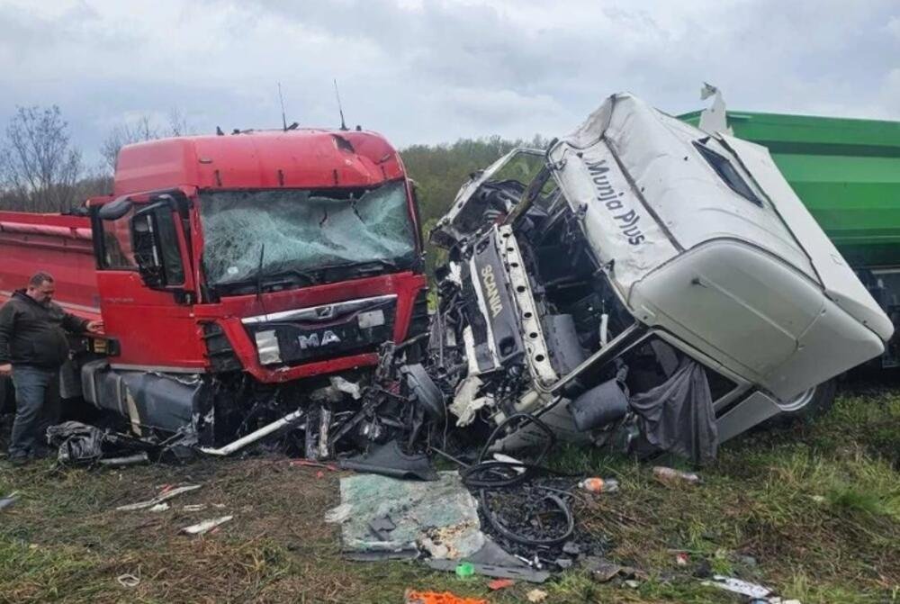 TEŠKA NESREĆA KOD SVRLJIGA: Sudarila se dva kamiona
