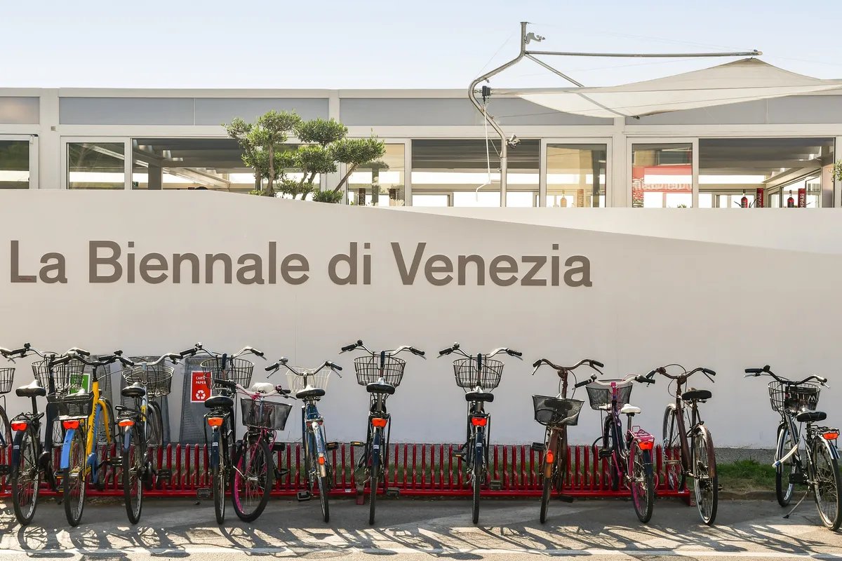 Žiri Venecijanskog bijenala podneo kolektivnu ostavku posle kontroverze o učešću Rusije