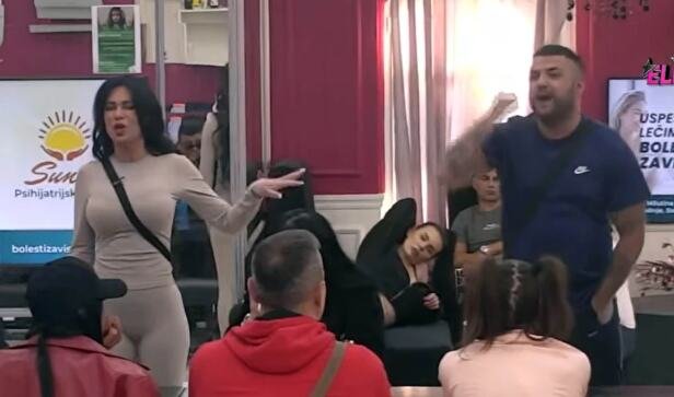 "ŽELI DA ME UDARI JER NISAM MAJKA" Nikad srčanija svađa Asmina i Stanije, oplela po trudnici: "Ona podržava Sofiju da bi joj Dane..." Pale BRUTALNE reči (FOTO)