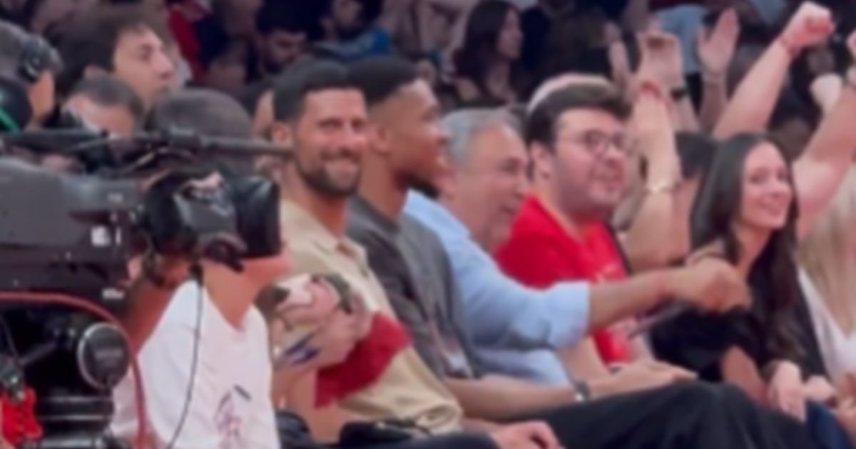 Đoković pevao pesmu Delija i Olimpijakosa, Janis nije mogao da veruje šta se dešava na tribinama