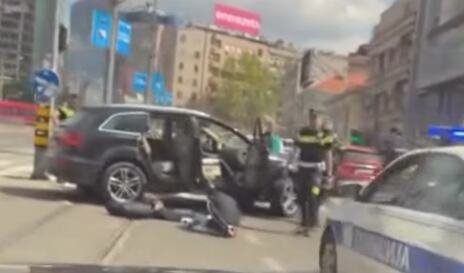 FILMSKA POTERA U CENTRU BEOGRADA! Policija posle jurnjave uspela na Slaviji da zaustavi "audi", a unutra... TROJE SA DEBELIM DOSIJEIMA (VIDEO)