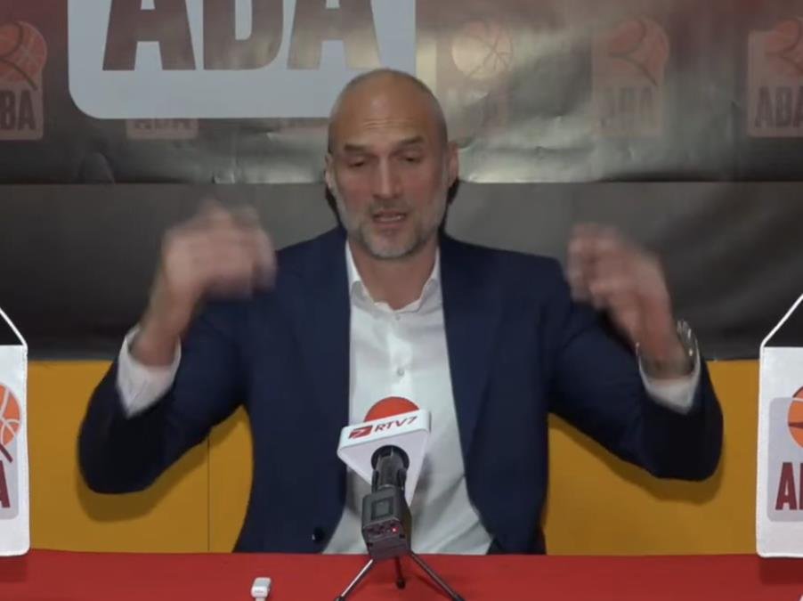 BIVŠI IGRAČ ZVEZDA BEZ FINALA U CRNOJ GORI: Studenti srušili Simonovića!