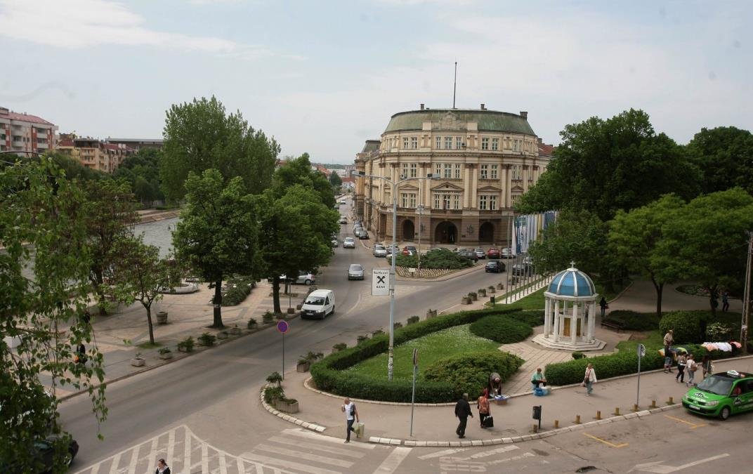 U Nišu sanirano oko 1.400 udarnih rupa, u toku intenzivni radovi na ulicama i javnim površinama širom grada