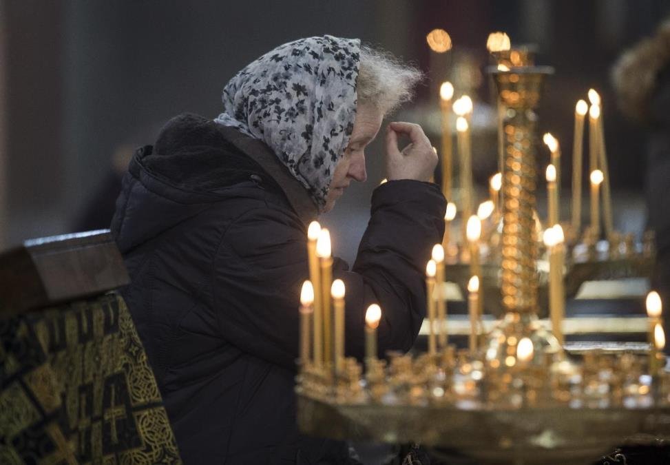 Danas slavimo svetitelje vere i stradanja, podvižnike i mučenike koji su kroz iskušenja, tamu i oganj ostali Hristu verni do samog kraja