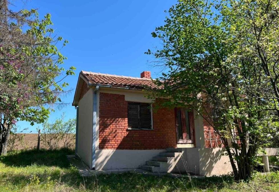 Milena prodaje vikendicu s placem za 14.000€: Ispred kuće bunar, asfalt, novi krov, ali ima jednu manu FOTO