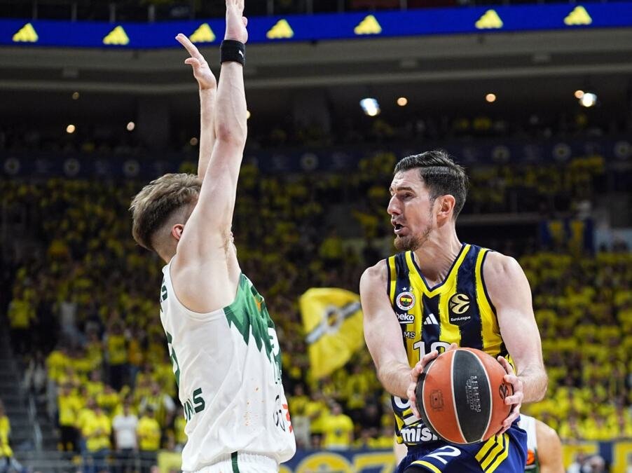 FENER IDE KA FAJNAL-FORU: Pogledajte kako je turski tim srušio Žalgiris u drugom meču plej-ofa Evrolige (VIDEO)