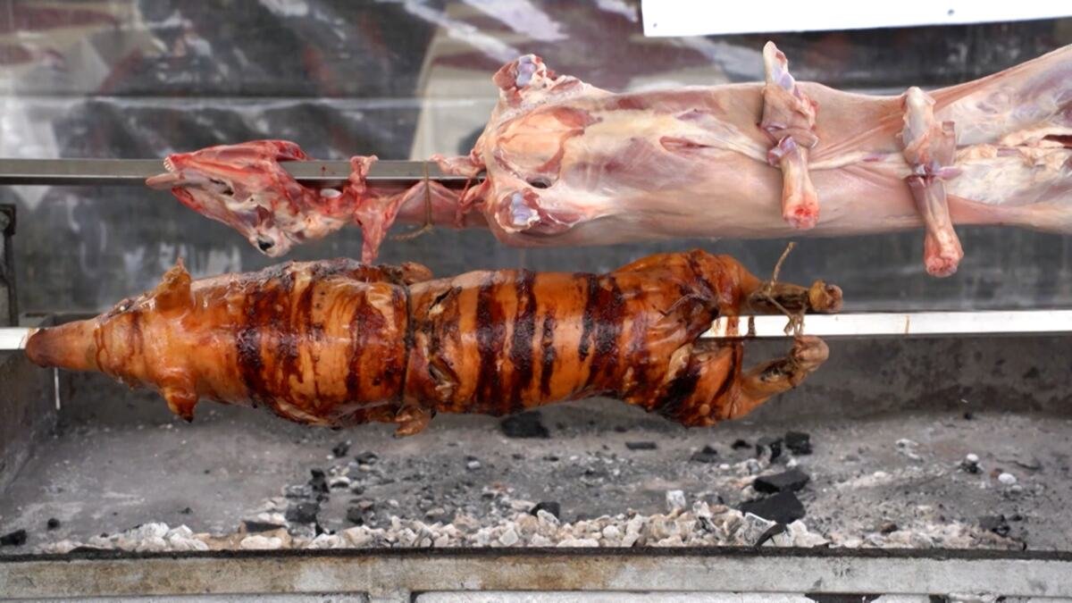CENE MESA PRED PRAZNIKE DIVLJAJU! Kilogram prasetine 2.200, jagnjetine čak 3.000 dinara - stočari kažu: "Zarade nema, od toga ne može da se živi"
