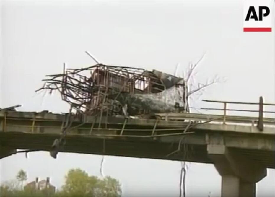 ZA NJIH SU UBIJENI SRBI SAMO "TRI TAČKE" - Krvavi prvi maj u Lužanima, dan kada je NATO raketirao autobus pun civila i ugasio 46 života (FOTO/VIDEO)