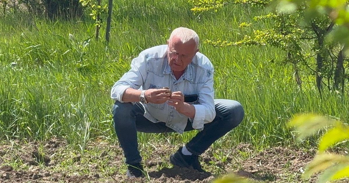 Čuveni folker imao mnogo žena, pa probao sa muškarcem: Sve se javno saznalo, sad ljubi 43 godine mladju