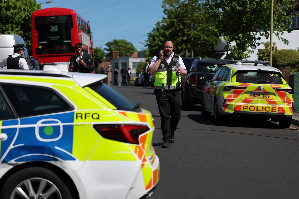 Muškarac koji je nožem napao dvojicu Jevreja u Londonu optužen za pokušaj ubistva