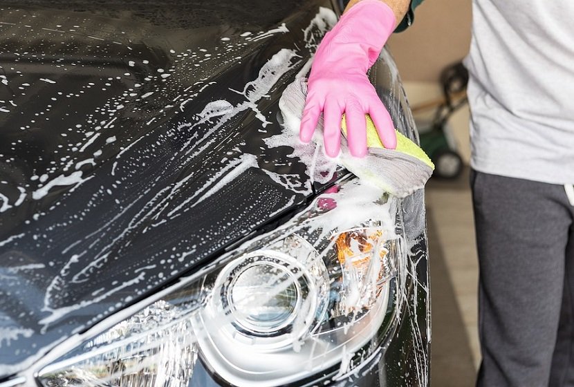 Ovu grešku svi prave prilikom pranja, a uništava farbu na automobilu