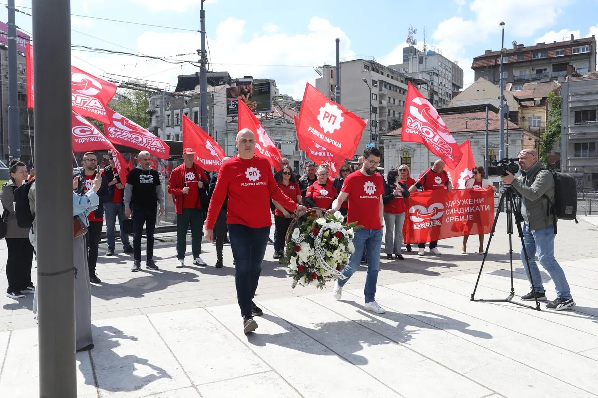 "Borba za prava radnika mora postati zajednički cilj radnika, studenata i svih obespravljenih": Skup sindikata na Slaviji povodom 1. maja